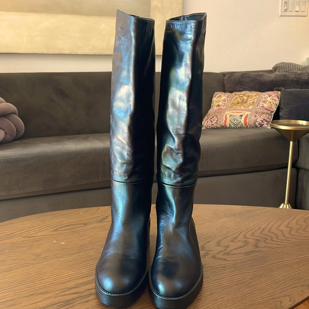 Leather pull on Zara tall black boot size 8 or 39